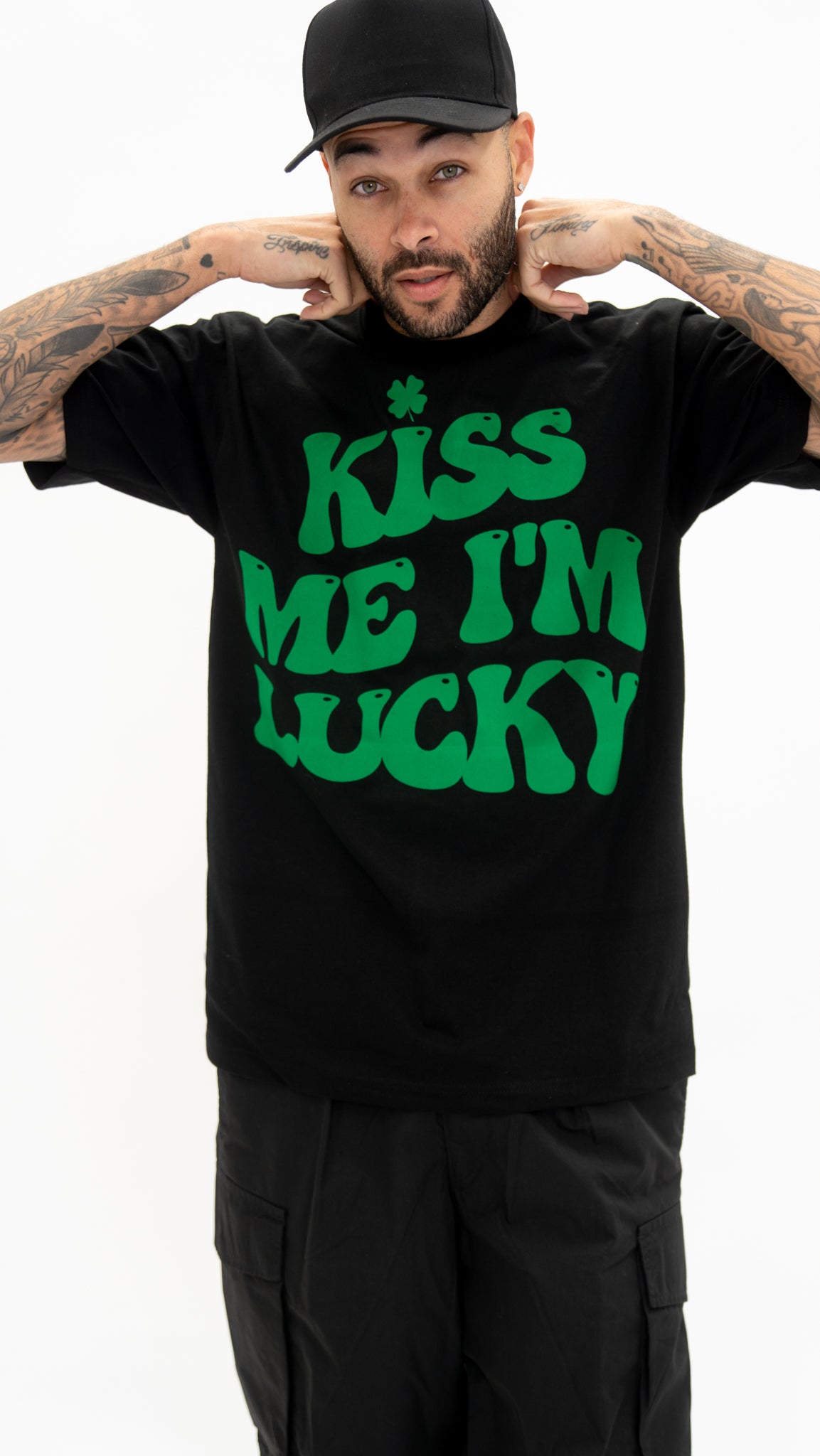 KISS ME IM LUCKY TEE - BLACK