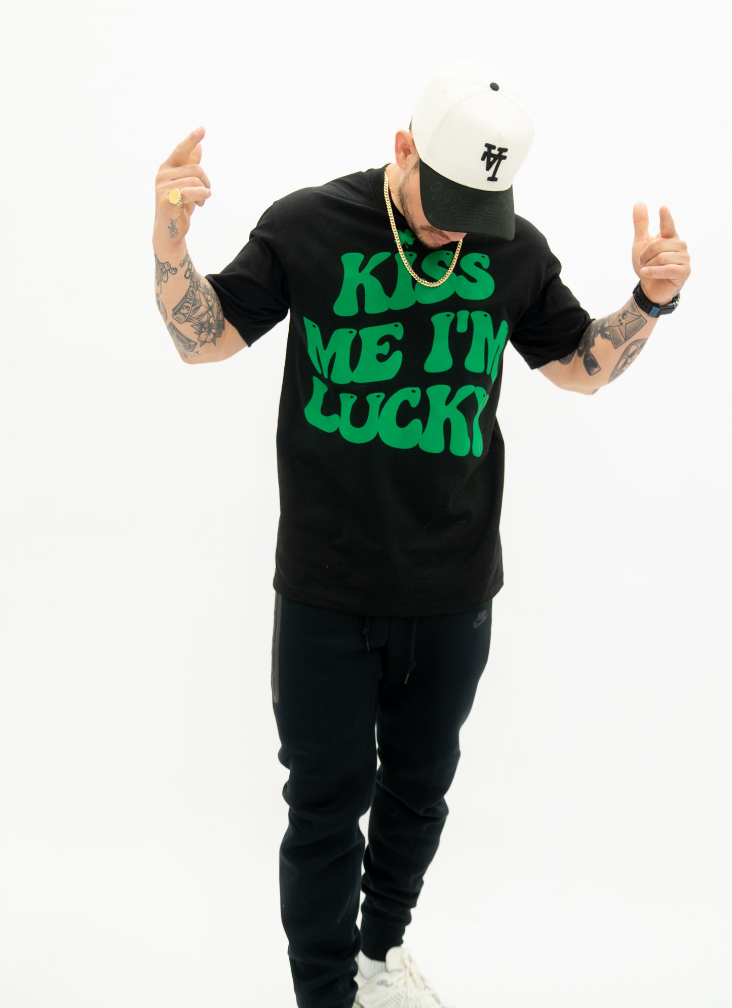 KISS ME IM LUCKY TEE - BLACK